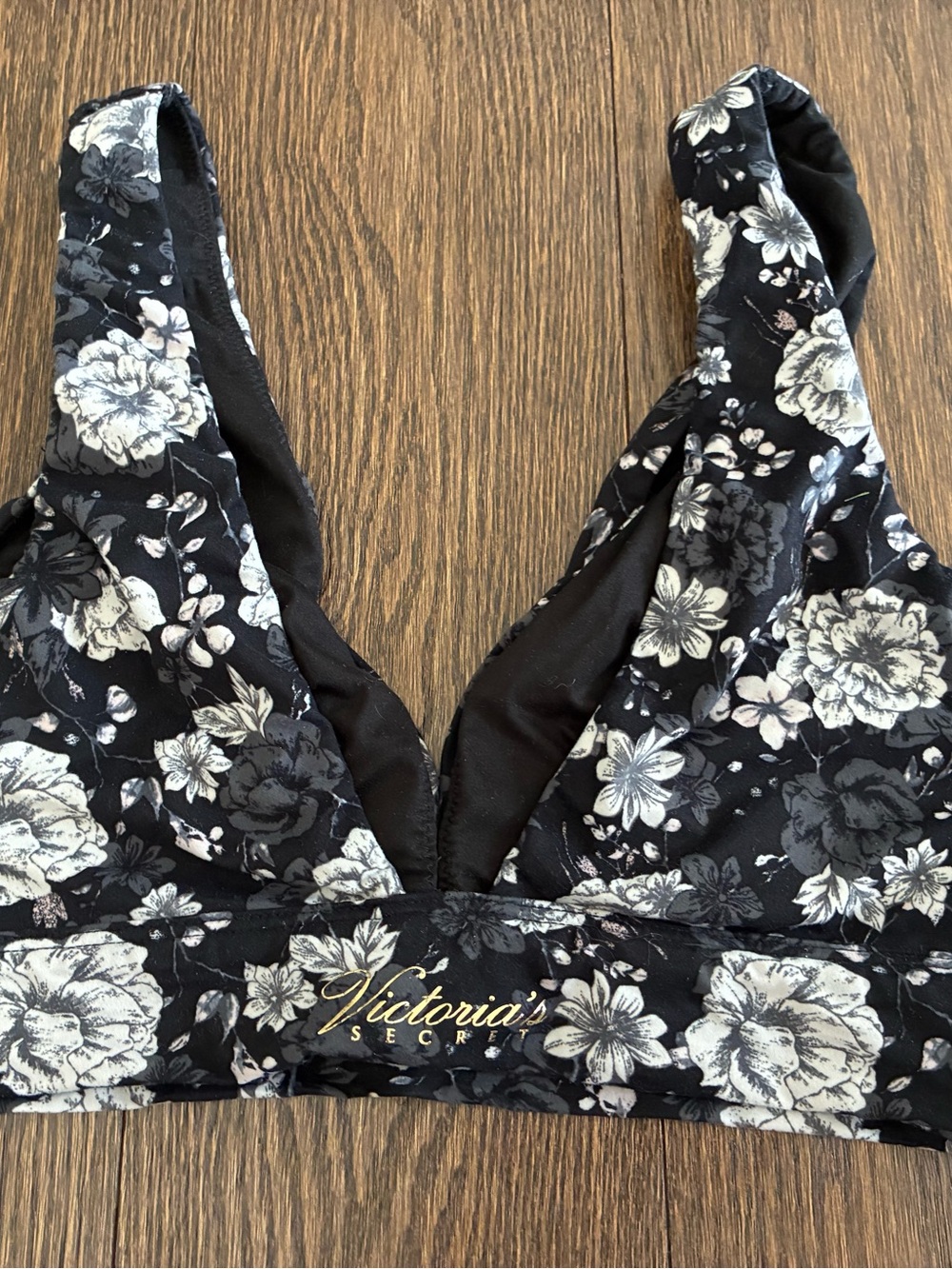 Victoria’s Secret Soft Bralette Floral 🖤🤍 - Picture 3 of 8